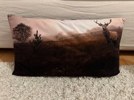 Dekokissen mit Hirschmotiv 