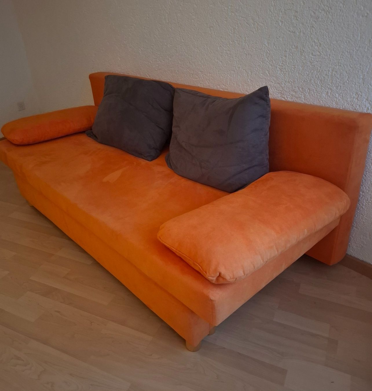 Divani: Bettsofa orange mit 4 Kissen – Usato da Buochs venduto da orlyhopper 2