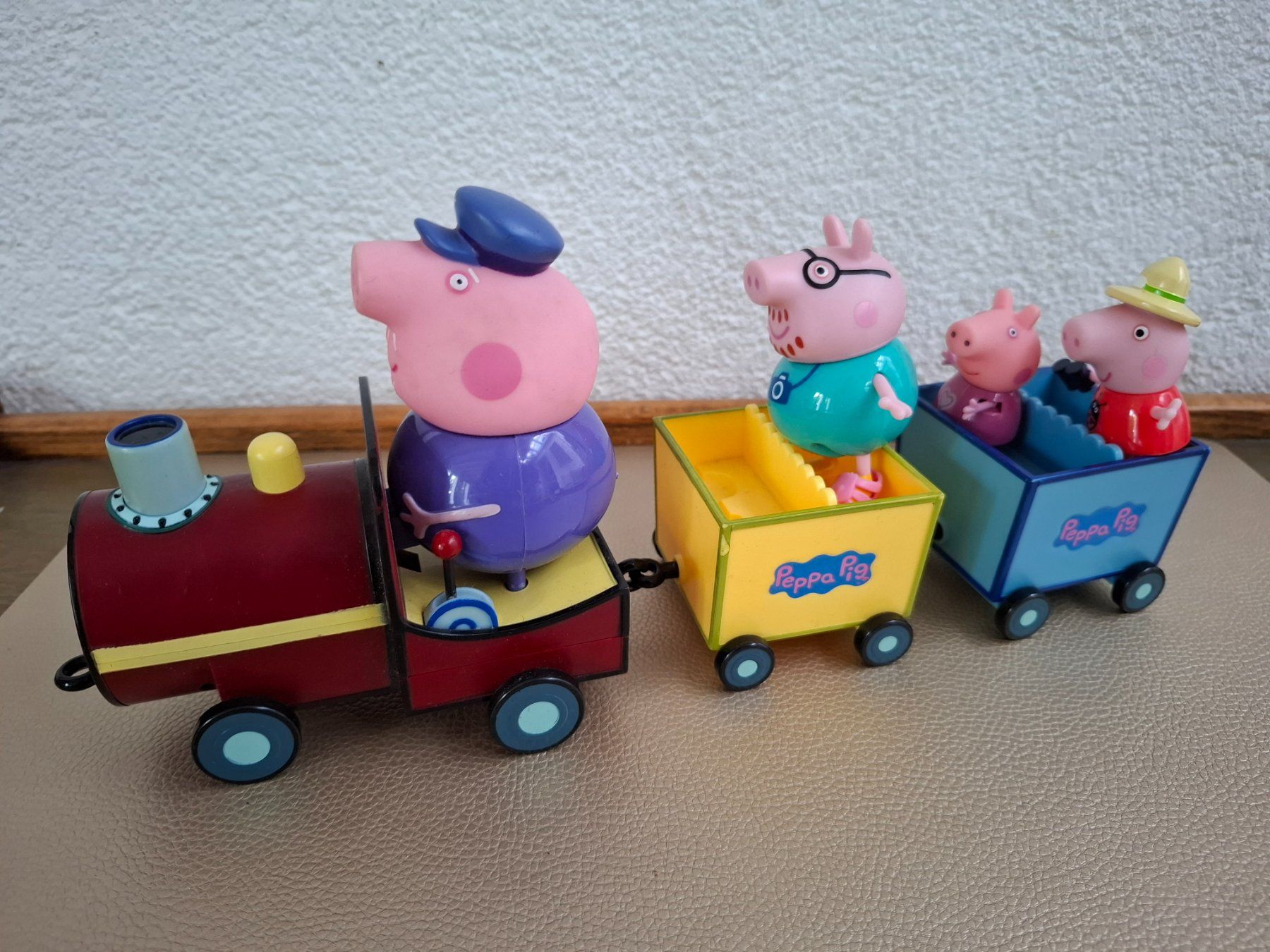 Spielzeuge: Jeu Train/Wagons/Figurines Pepa Pig – Gebraucht aus Meinier von Gattuso22 1