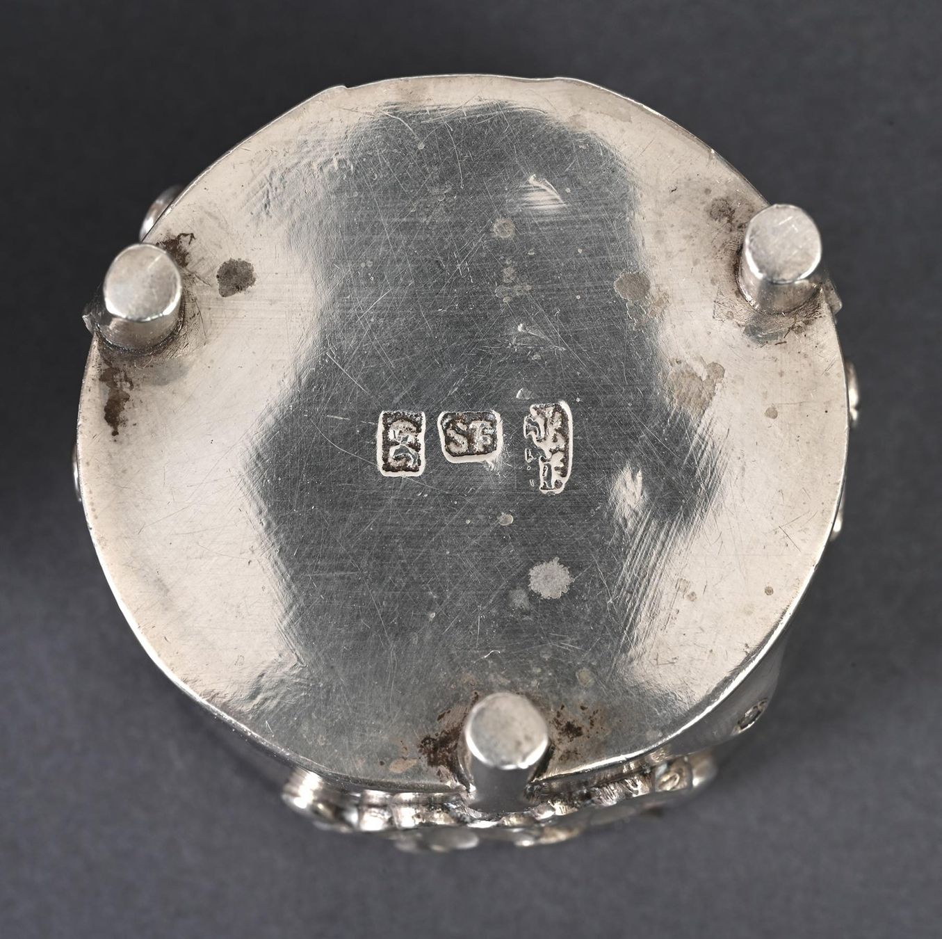 Set di piatti: Antike Silber Salz und Pfeffer Fässchen, China – Usato da Bern venduto da chamunda 4