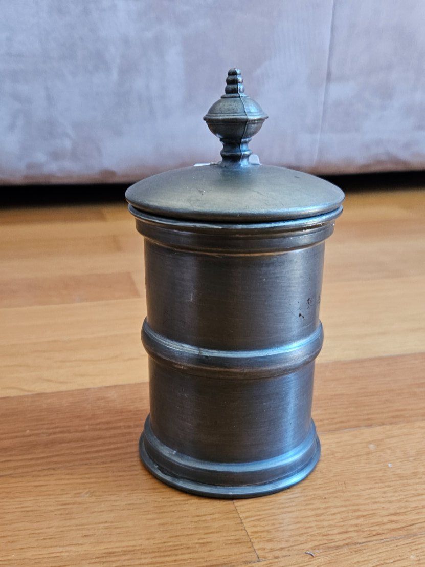 Set di piatti: Zinn Dose mit Deckel – Usato da Lenk im Simmental venduto da oli66661 1