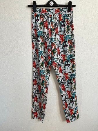 Sommerhose mit Blumenmuster