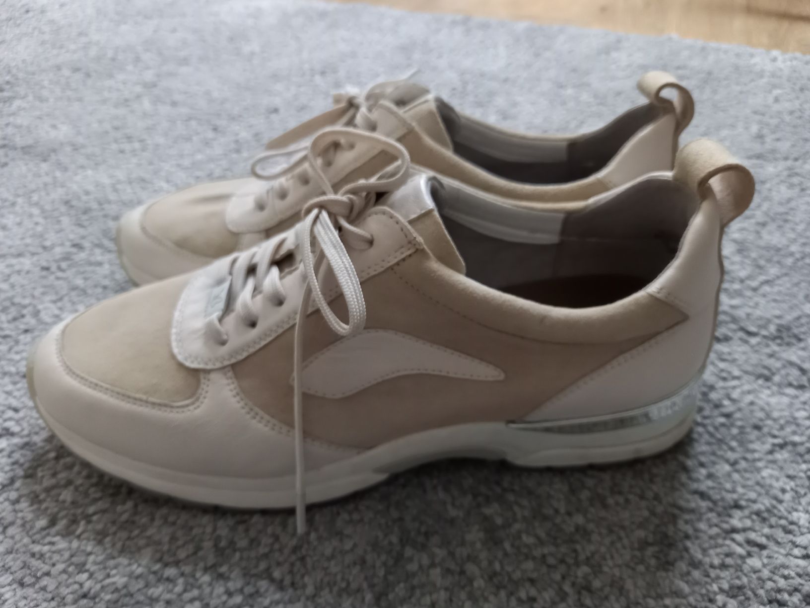 Scarpe da donna: Sneakers – Usato da Safnern venduto da EmmaMalea 2