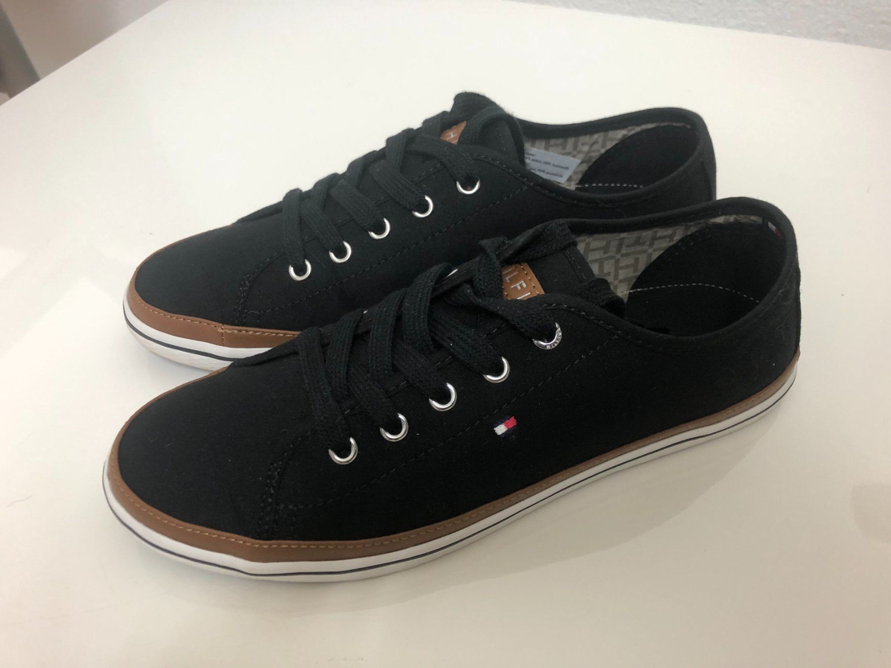 Tommy Hilfiger Damenschuhe: Neue Sneakers von Tommy Hilfiger – Neu (gemäss Beschreibung) aus Gränichen von lizama 1