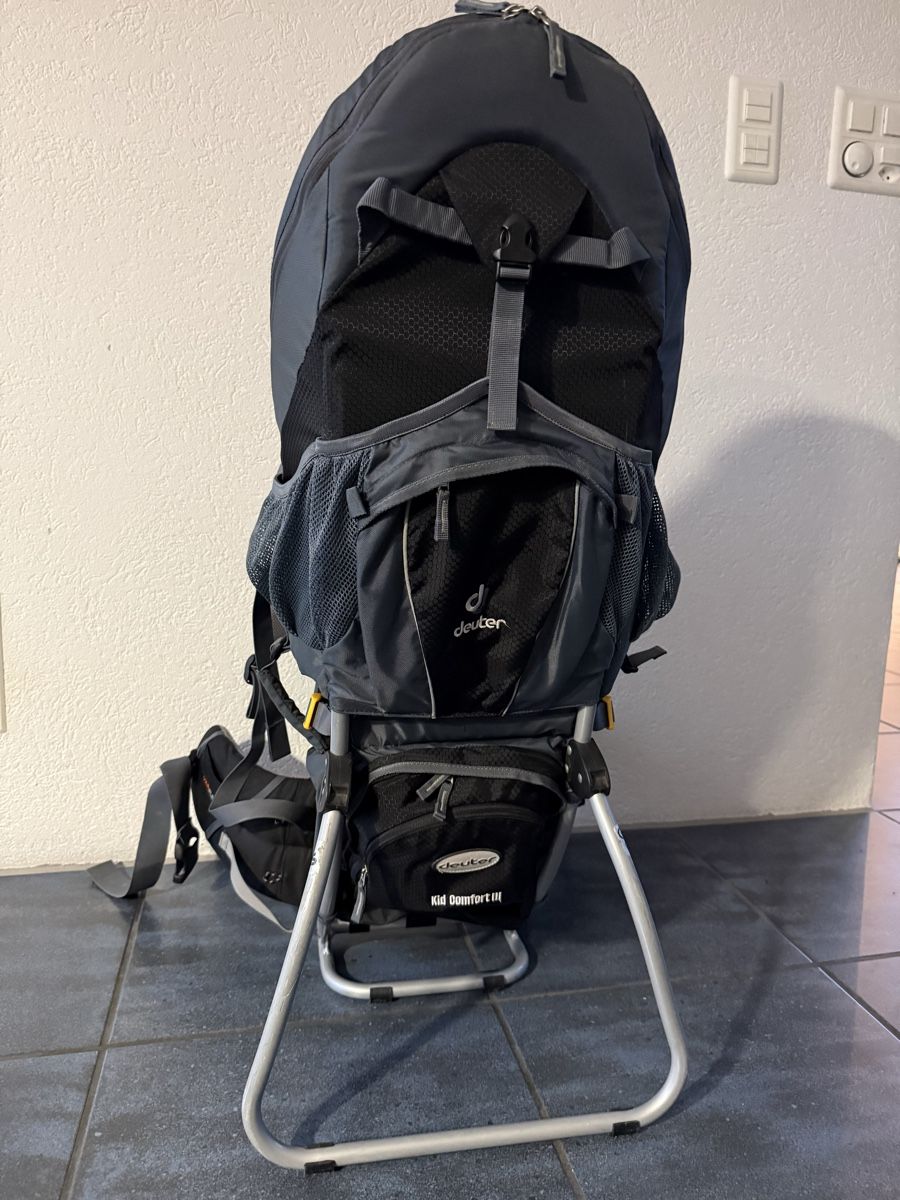 Deuter Porte-bébés ventraux & dorsaux: Kindertrage Deuter – D'occasion à Utzenstorf par UtzGast69 1