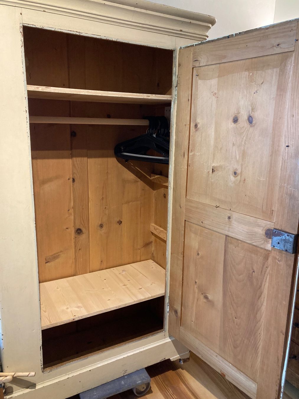 Armadi: Antiker Schrank, shabbychic – Usato da Staufen venduto da Simbob 2