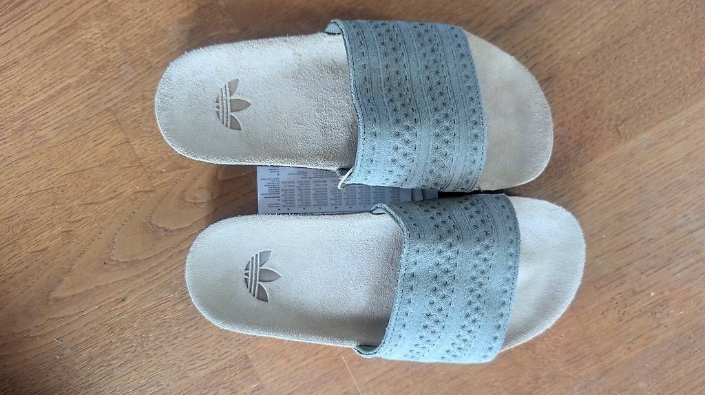 Damenschuhe: Adilette – Gebraucht aus Epsach von RM96