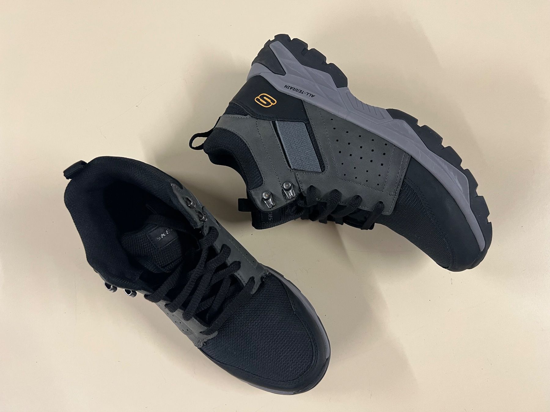 Skechers Scarpe da uomo: Skechers All-Terrain Wanderschuhe – Nuovo (secondo la descrizione) da Biel/Bienne venduto da HB13 5