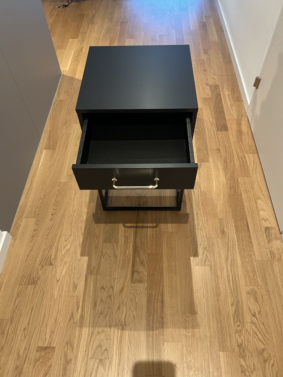 IKEA VIKHAMMER Nachttisch – Schwarz, Mit Schublade & Soft-Close, Aus Faserplatte