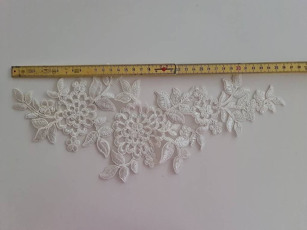 Tessuti: Spitzenapplikation Blumen weiss – Usato da Allschwil venduto da 86d_fmd5 3