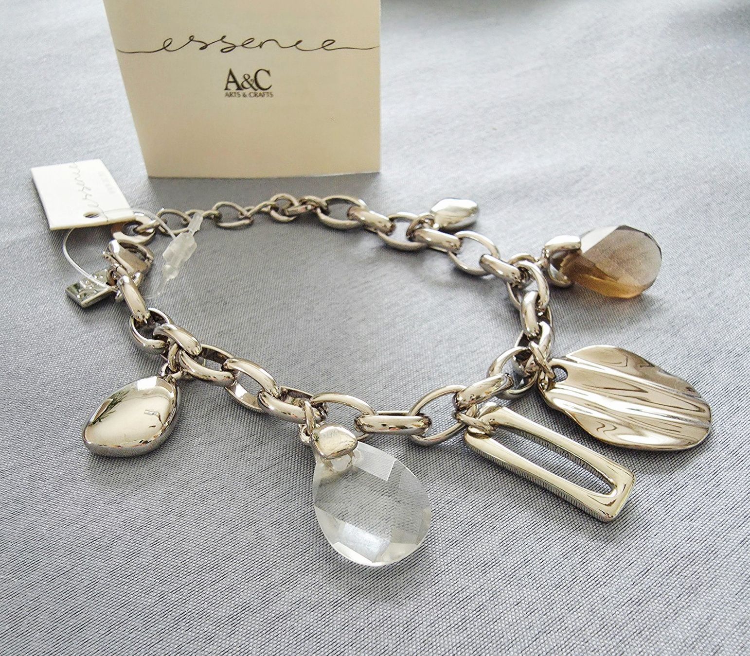 Armbänder & -reifen: Exquisites Design Armband mit Charms - A&C Neu – Neu und originalverpackt aus Uetikon am See von Springdream 5