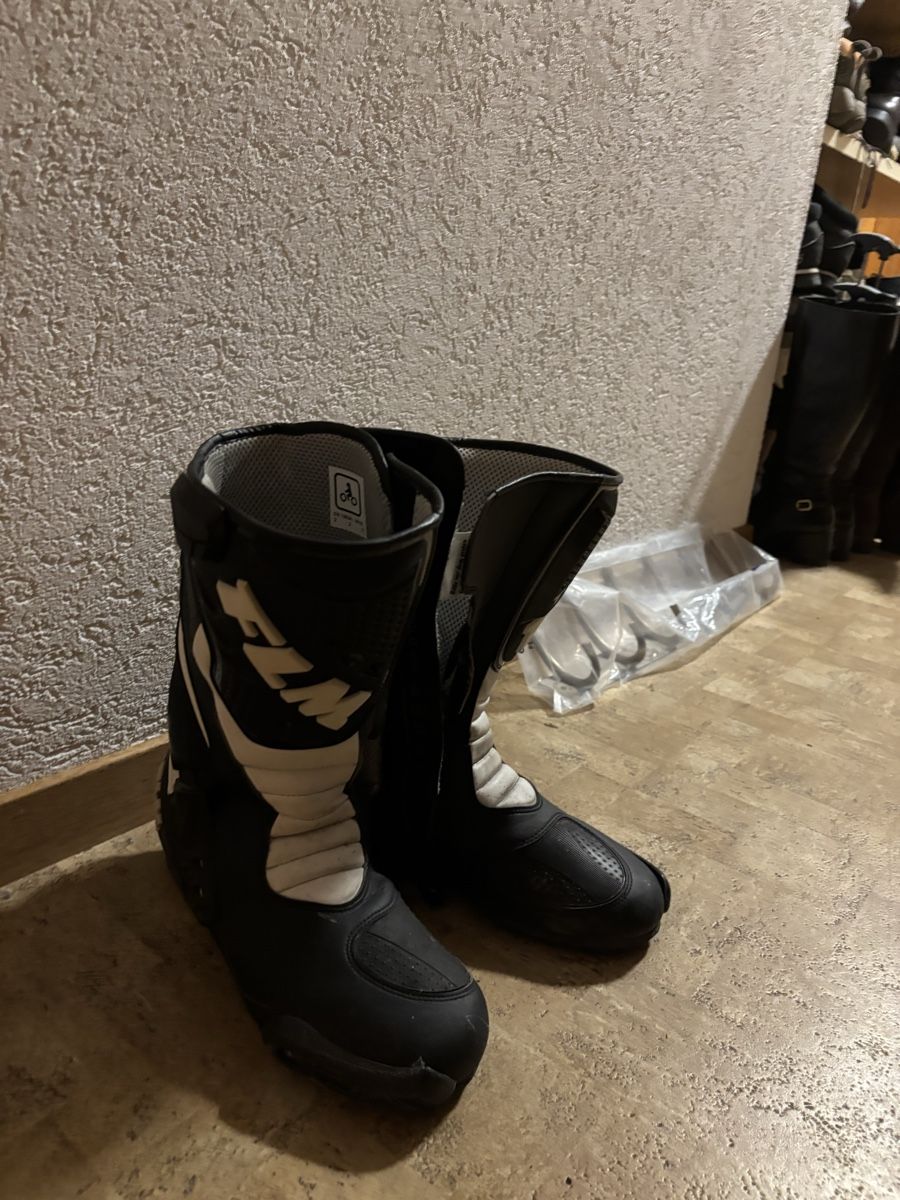 FLM Scarpe da uomo: FLM Motorrad Stiefel gr. 42 – Usato da Wünnewil venduto da Lyman444