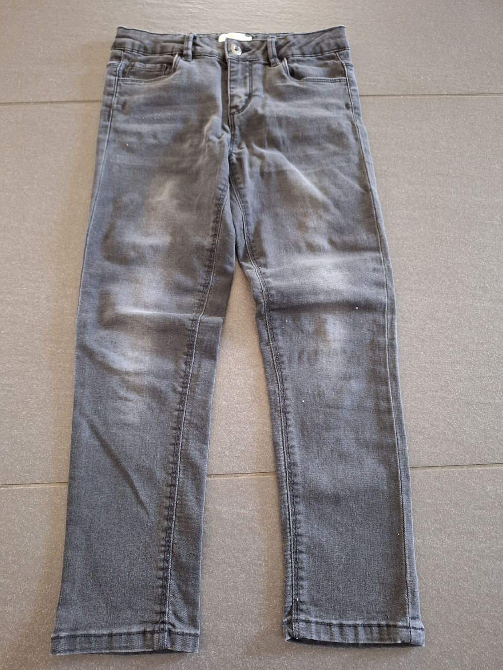 Pantaloni: Kinder Jeans Vertbaudet grau Gr. 128 – Usato da Brittnau venduto da Norge77