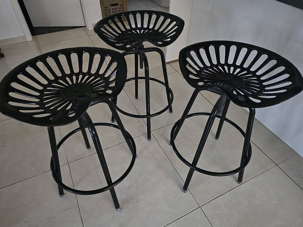 Sgabelli: Bar Hocker Höhen verstell bar – Usato da Schlatt TG venduto da aigent7