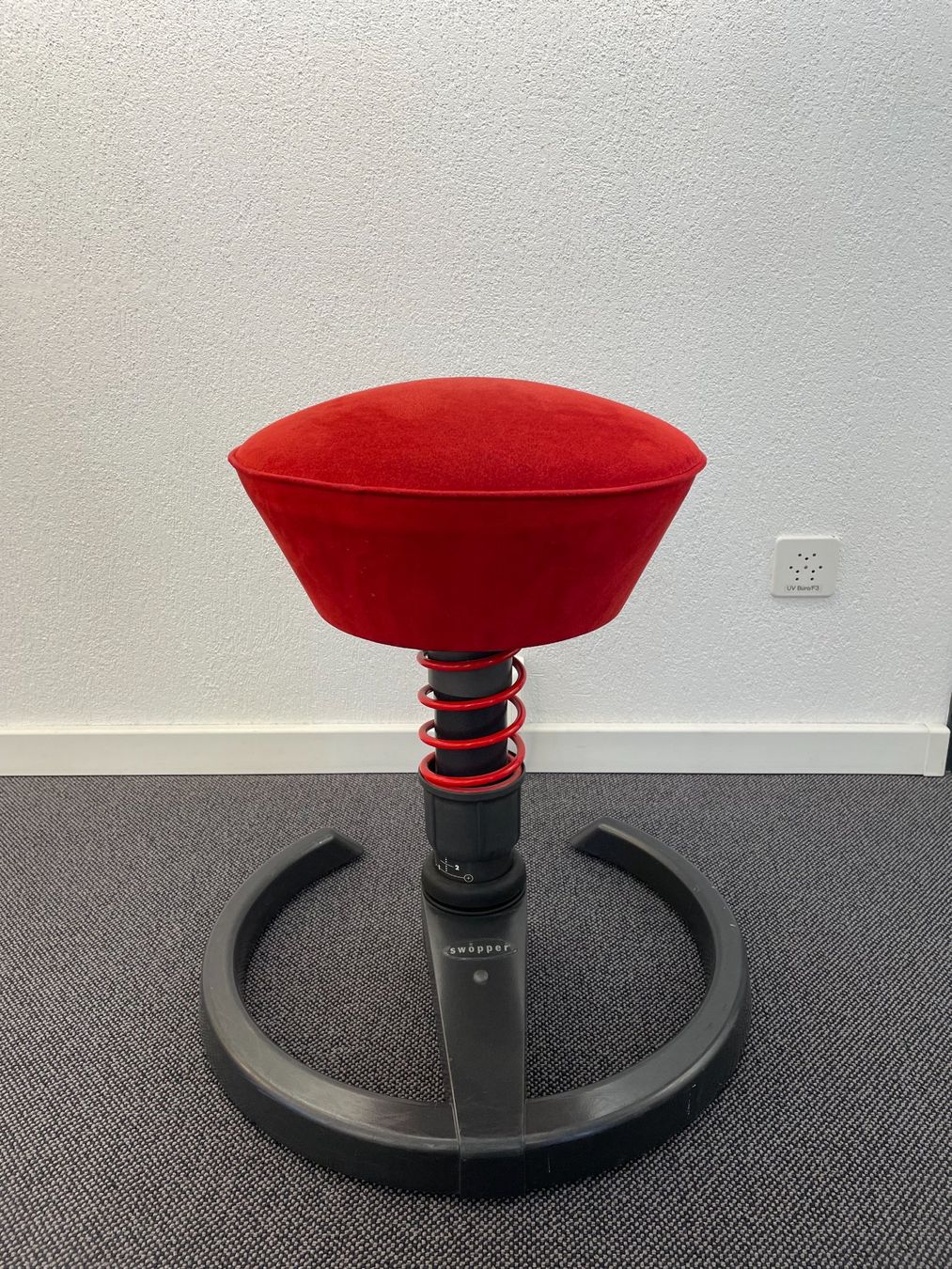 Stühle: Original SWOPPER ergonomischer Stuhl /Hocker – Gebraucht aus Neunkirch von