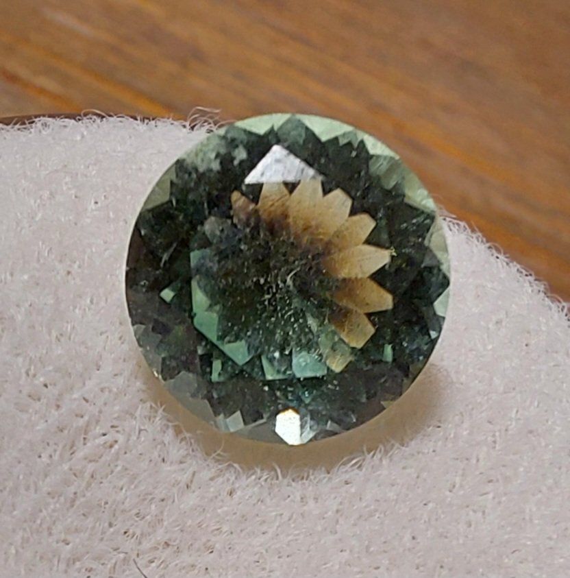 Pietre preziose: Hellgrüner Peridot, facettiert, Top Schliff, 1.95ct – Nuovo (secondo la descrizione) da Klingnau venduto da Tamina5 2