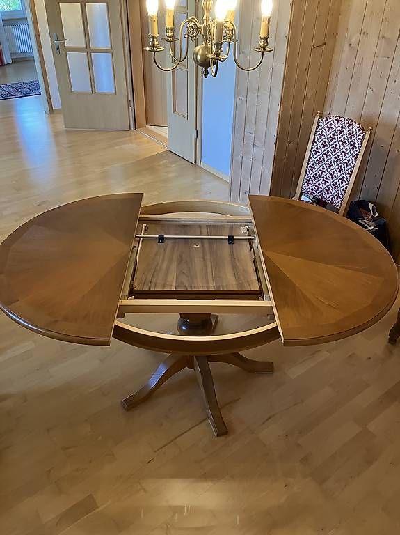 Tables: Table ronde en bois avec rallonge intégrée – D'occasion à Düdingen par chi_7j5l 2