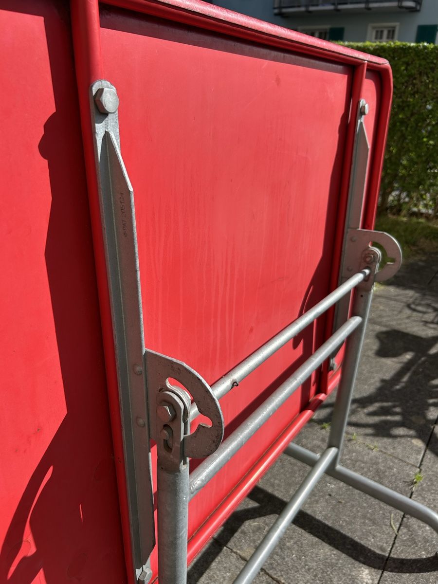 Tables: Blechtisch Sissach – D'occasion à Zürich par ann_9fv5 3