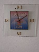 Wanduhr Vintage dekorativ mit Europa Cafe Werbung