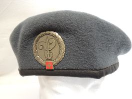 Schweizer Armee Béret sehr schöner Zustand + Emblem Gr 60-61