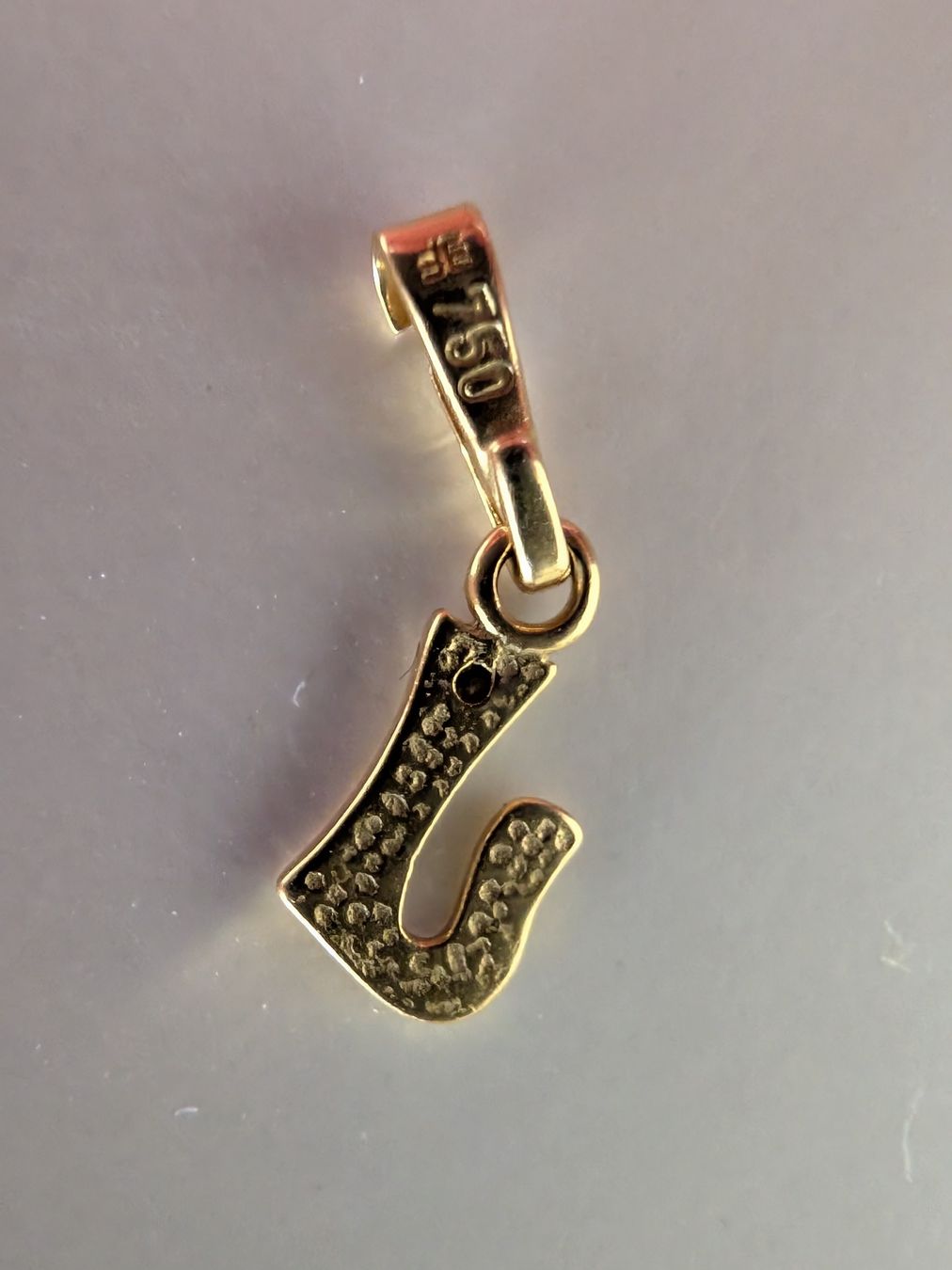 Pendentifs: Anhänger Buchstabe J Gold mit Stein – Défectueux à Horw par Hefe1 1