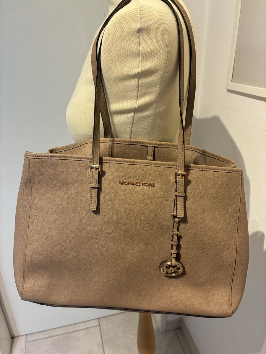 Michael Kors Sacs femmes: Michael Kors Handtasche Beige – D'occasion à Wallisellen par nici038