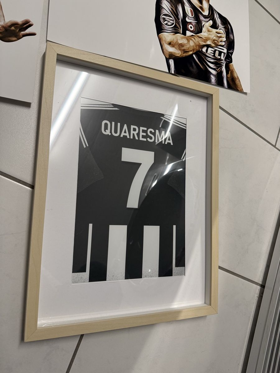 Foto & Immagini: 3 Bilder Vidic,Stankovic,Quaresma – Usato da Ehrendingen venduto da edelkram 3
