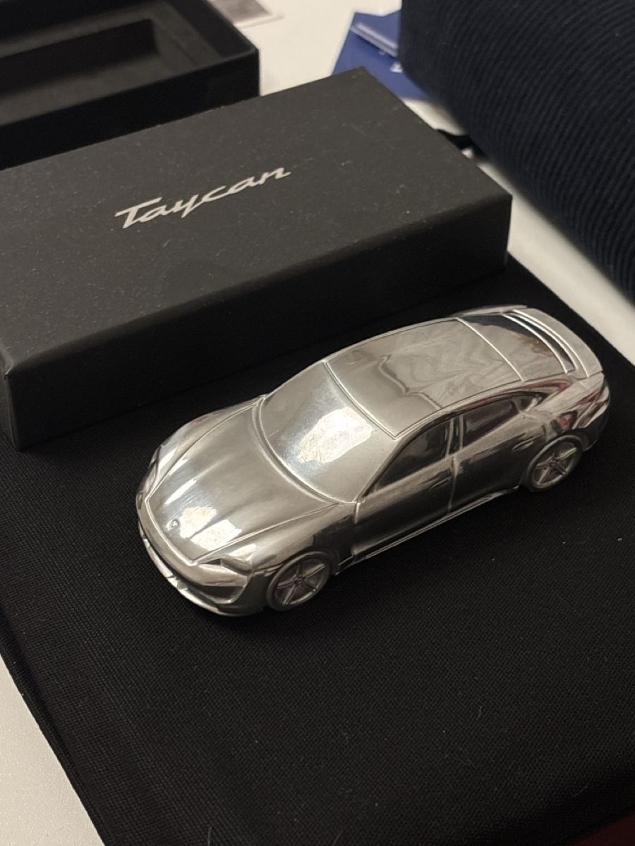 Porsche Modellini d'auto: Porsche Taycan Modellauto Limited Edition  – Nuovo e nell'imballaggio originale da Zollikon venduto da han_rvt8 2