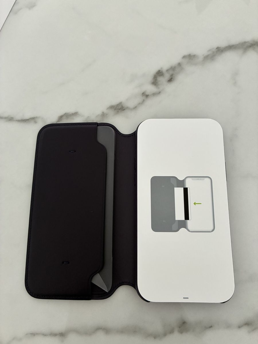 Apple Cover & Protezioni schermo: iPhone 11 Pro Étui folio en cuir violet - Excellent! – Nuovo e nell'imballaggio originale da Nyon venduto da far_f89n 2
