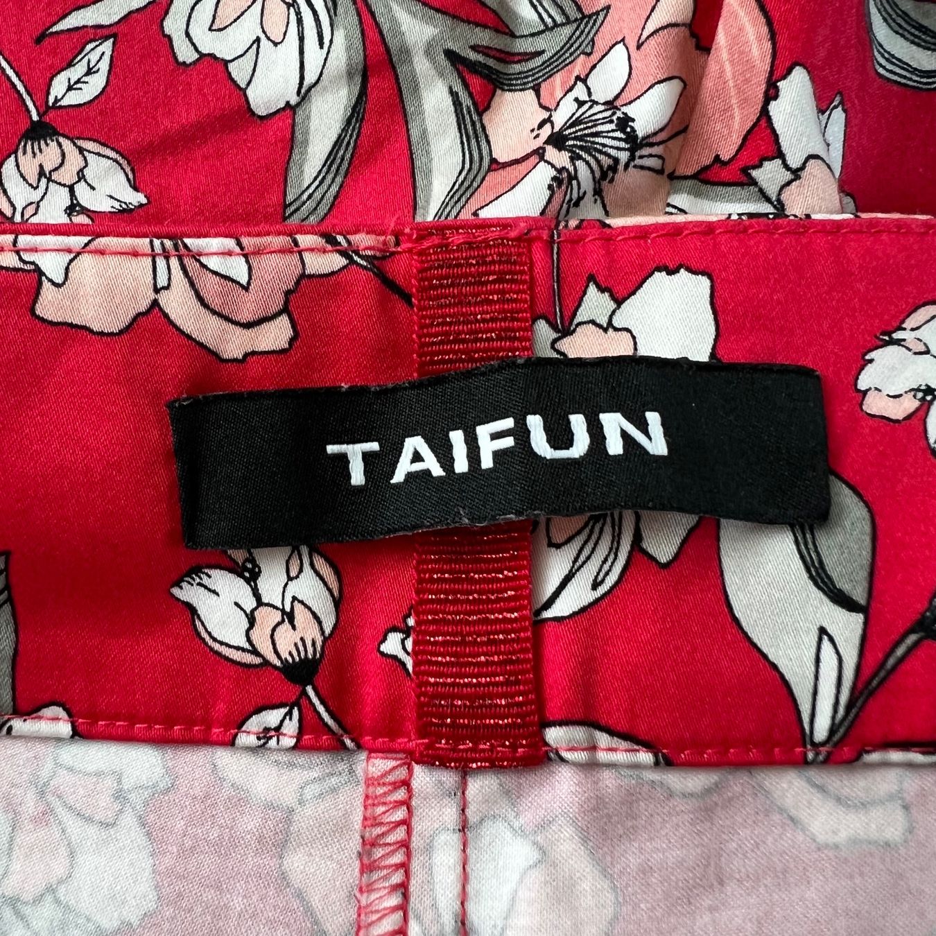 Taifun Pantaloni: TAIFUN Hose ❤️ – Usato da Zürich venduto da ClosetQueen 7