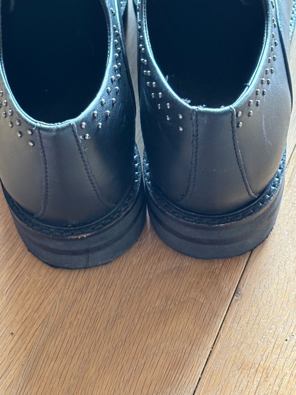 Scarpe da donna: Derbies cloutés taille 38 – Usato da Biel-Bienne venduto da sarahthierry 1