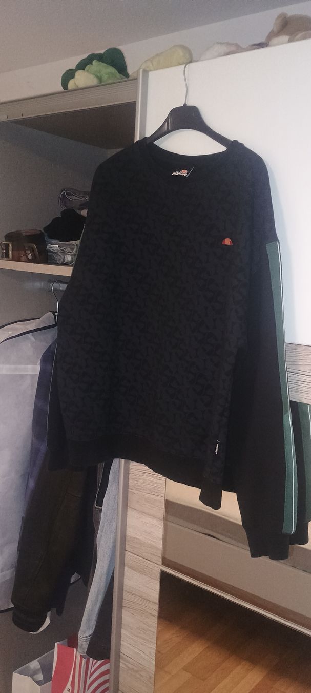 Ellesse Pullover & Sweatshirts: Pullover Ellesse schwarz mit Muster Grösse M  – Gebraucht aus Tägerig von mig_lrs5