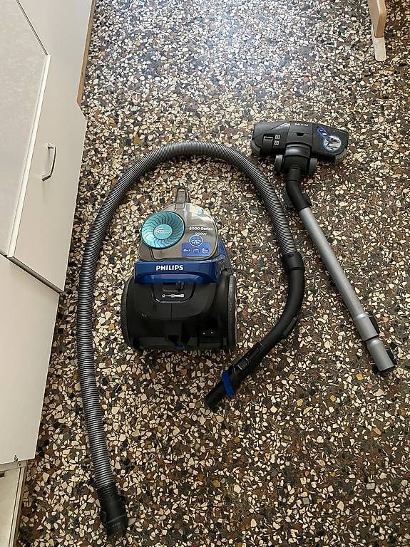 Aspirapolveri & Accessori: Staubsauger Philips 5000 series 900w – Usato da Zürich venduto da Herrtapparella 1