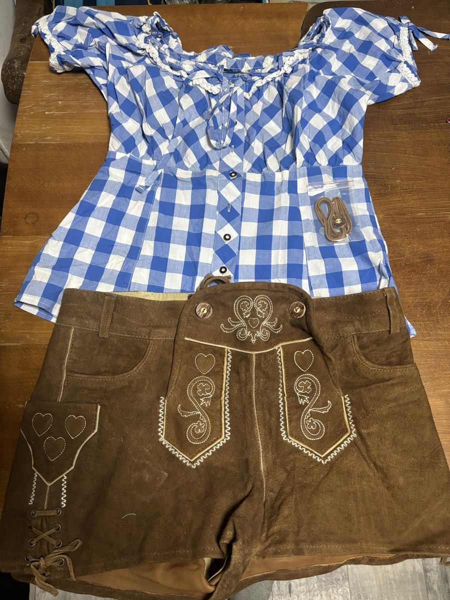 Lots de vêtements: 2 completi donna e 1 completo uomo tirolese – D'occasion à Giubiasco par cri_mzc6