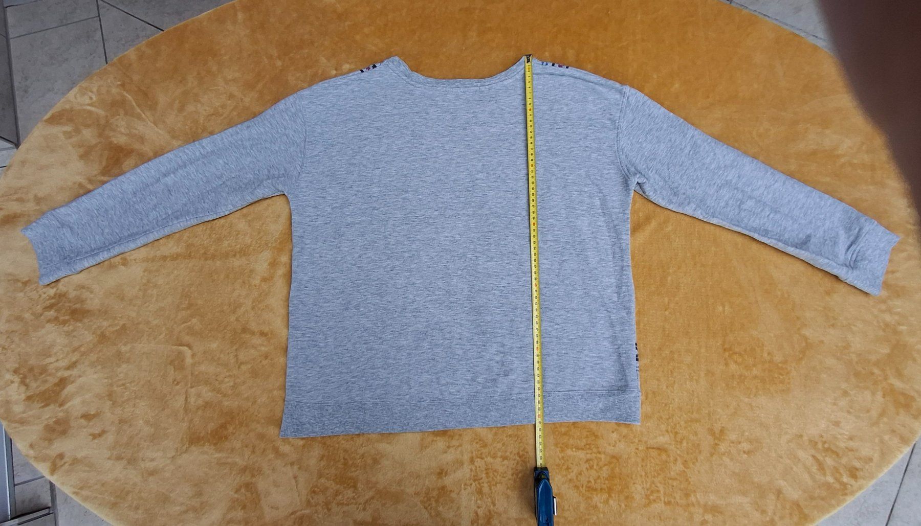 Maglioni & Felpe: Grauer Pullover mit Blumenmuster und Musterdetails ca. Gr. L – Usato da Vitznau venduto da rh_v 1