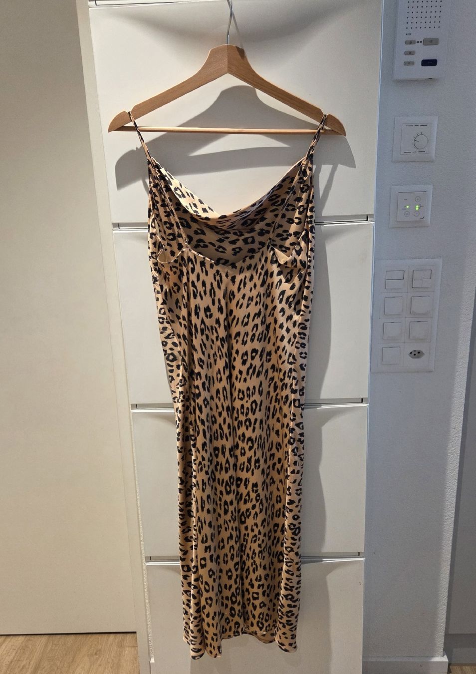Vestiti: Leopard Slip Dress, Bardot, size US 8/M – Usato da Forch venduto da na_casa 1
