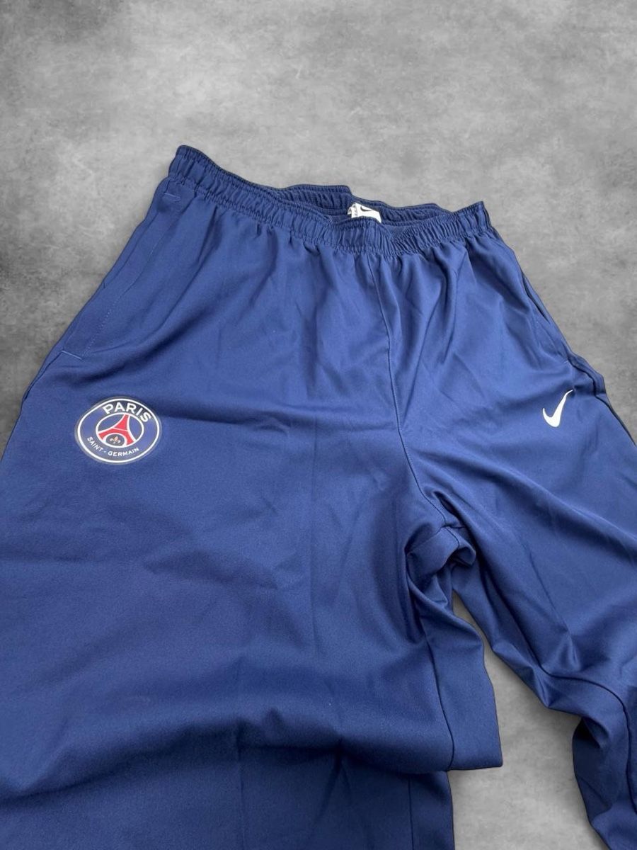 Nike Lots de vêtements: Nike PSG tracksuit – D'occasion à Erlinsbach SO par TogaResell 5