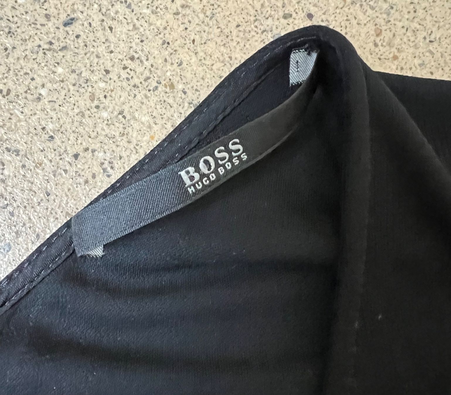 Hugo Boss Robes: HUGO BOSS Kleid 🖤 – D'occasion à Zürich par ClosetQueen 9