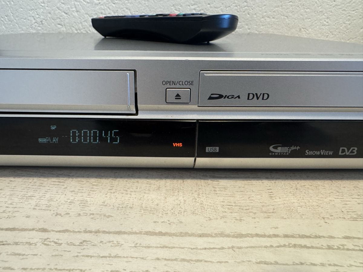 Panasonic Enregistreurs: Panasonic dmr-ez49v vhs dvd recorder – D'occasion à Zunzgen par milesdavis76 2