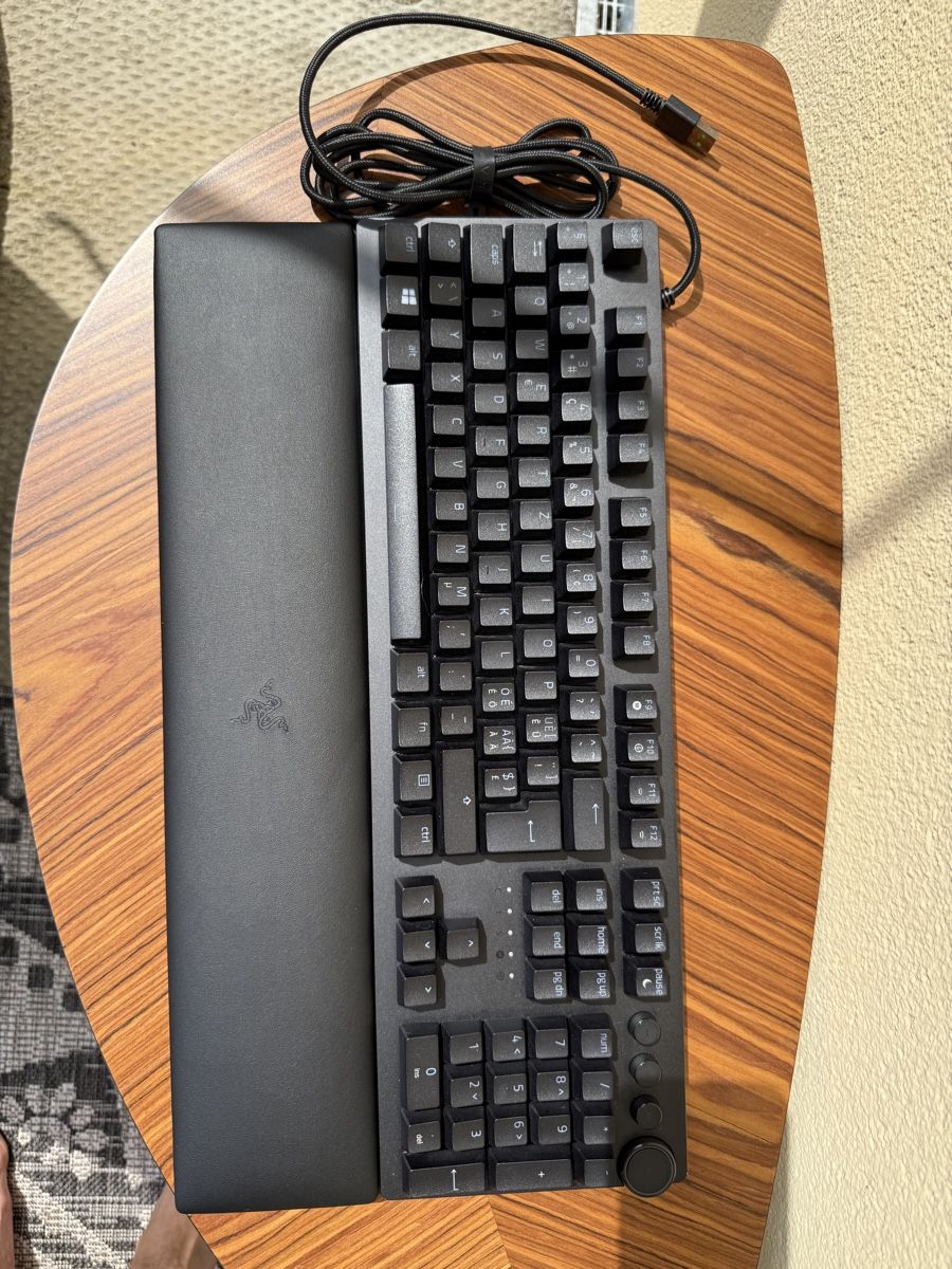Razer Tastaturen: Razer Huntsman V2 - Gaming Keyboard – Gebraucht aus Wald ZH von Carloiten 1