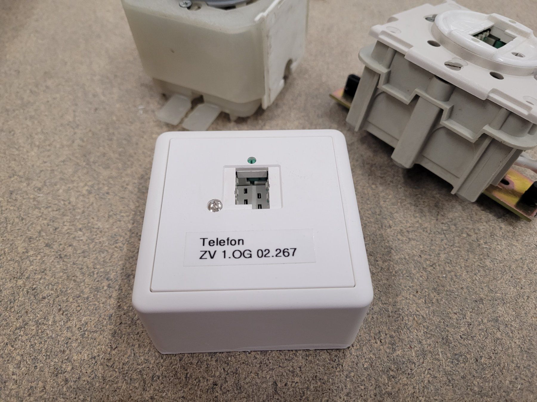 Stecker: 3 Stück Telefonsteckdosen TT83, div. Modelle – Gebraucht aus Vitznau von Night-Fire 6