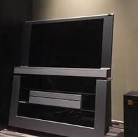 Bang & Olufsen Beovision 8-32 mit Möbel