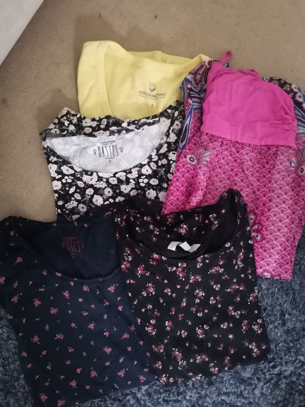 Kleiderpakete: Kleiderpacket Shirts, Tops Gr. S – Gebraucht aus Therwil von JeannysTrendStyle