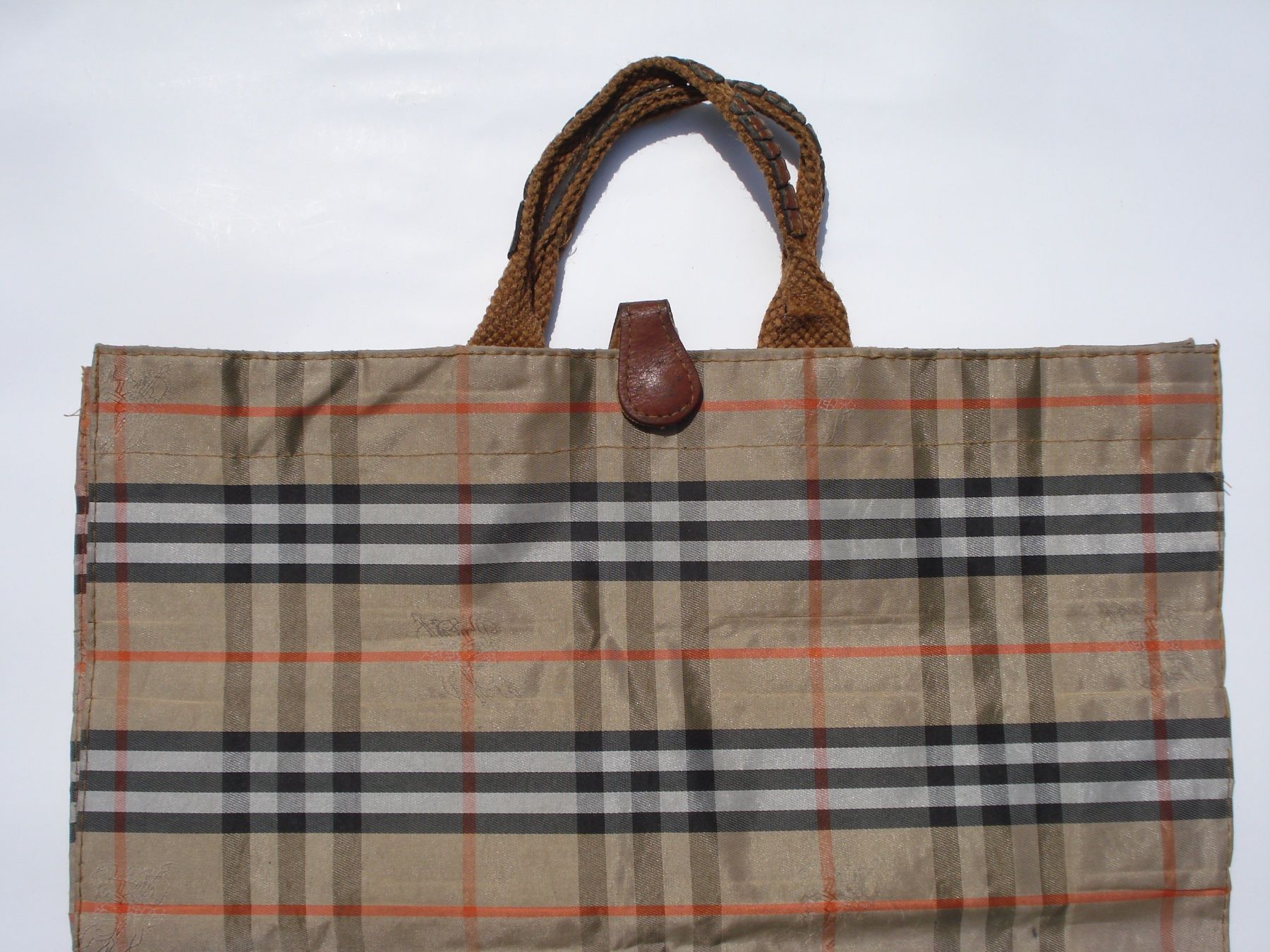 Burberry Borse: Burberry Shoppingbag – Usato da Basel venduto da art.basel 3