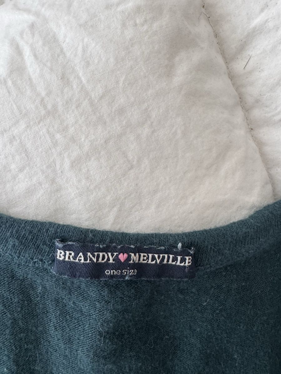 Brandy Melville Pulls & Sweat-shirts: Pull Brandy Melville vert col V taille unique bon état – D'occasion à Genève par lejardindesvetements 3