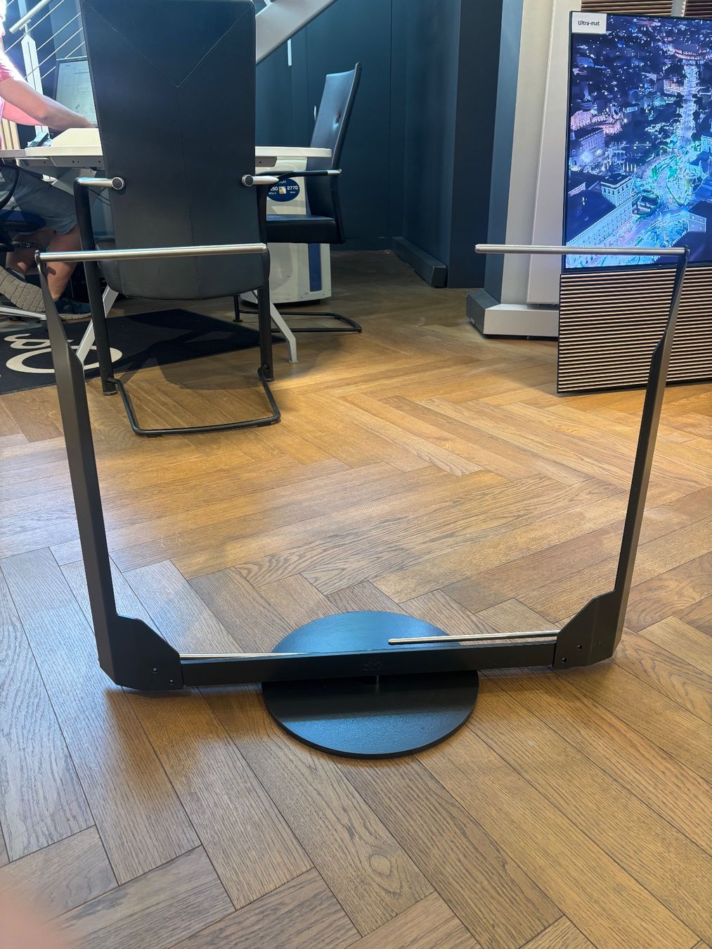 Altro in Decorazioni & Accessori: support de table rotatif Bang&Olufsen de Beovision V1-32 – Usato da Sion venduto da Bang-OlufsenSion 1