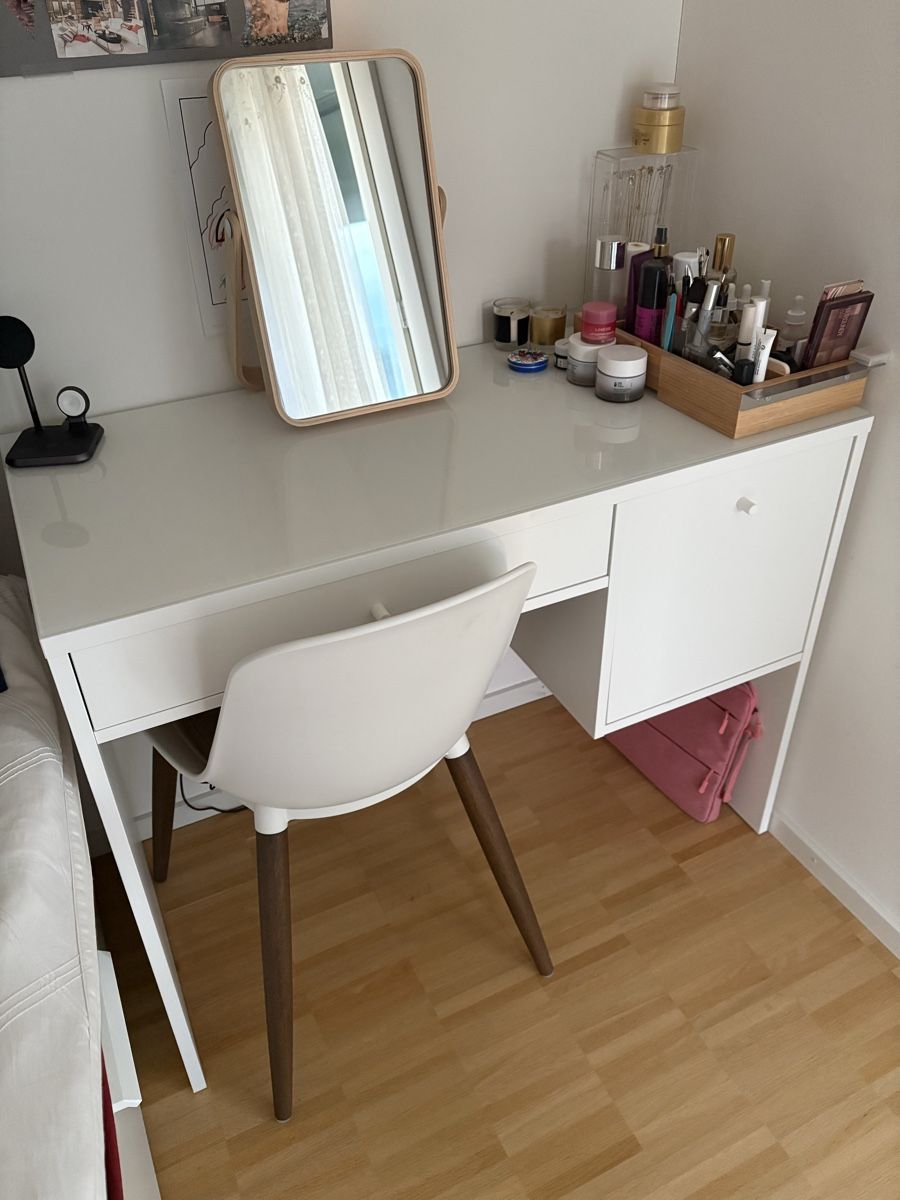 Bureaux: Ikea desk/make up table – Neuf (Voir description) à Binningen par G_Sam87 1