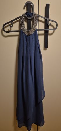 Elegantes, blaues Abendkleid Only mit Schmuckkragen, Gr. 34