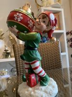 Weihnachtself Figur mit Christbaumkugel, Dekoration 🎄🎅 53