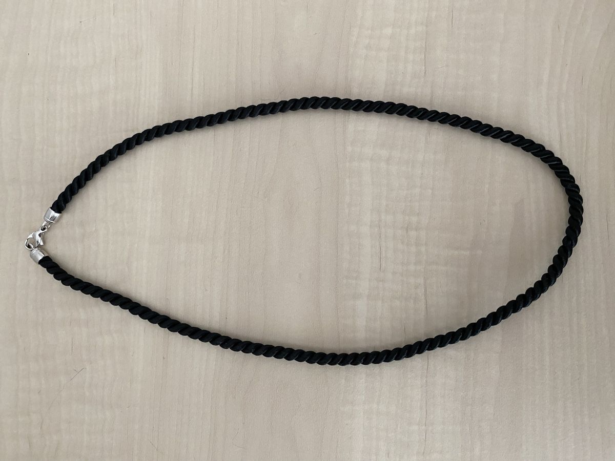 Pierre Lang Catenine: Long cordon noir PIERRE LANG – Nuovo (secondo la descrizione) da Tavannes venduto da Brucette